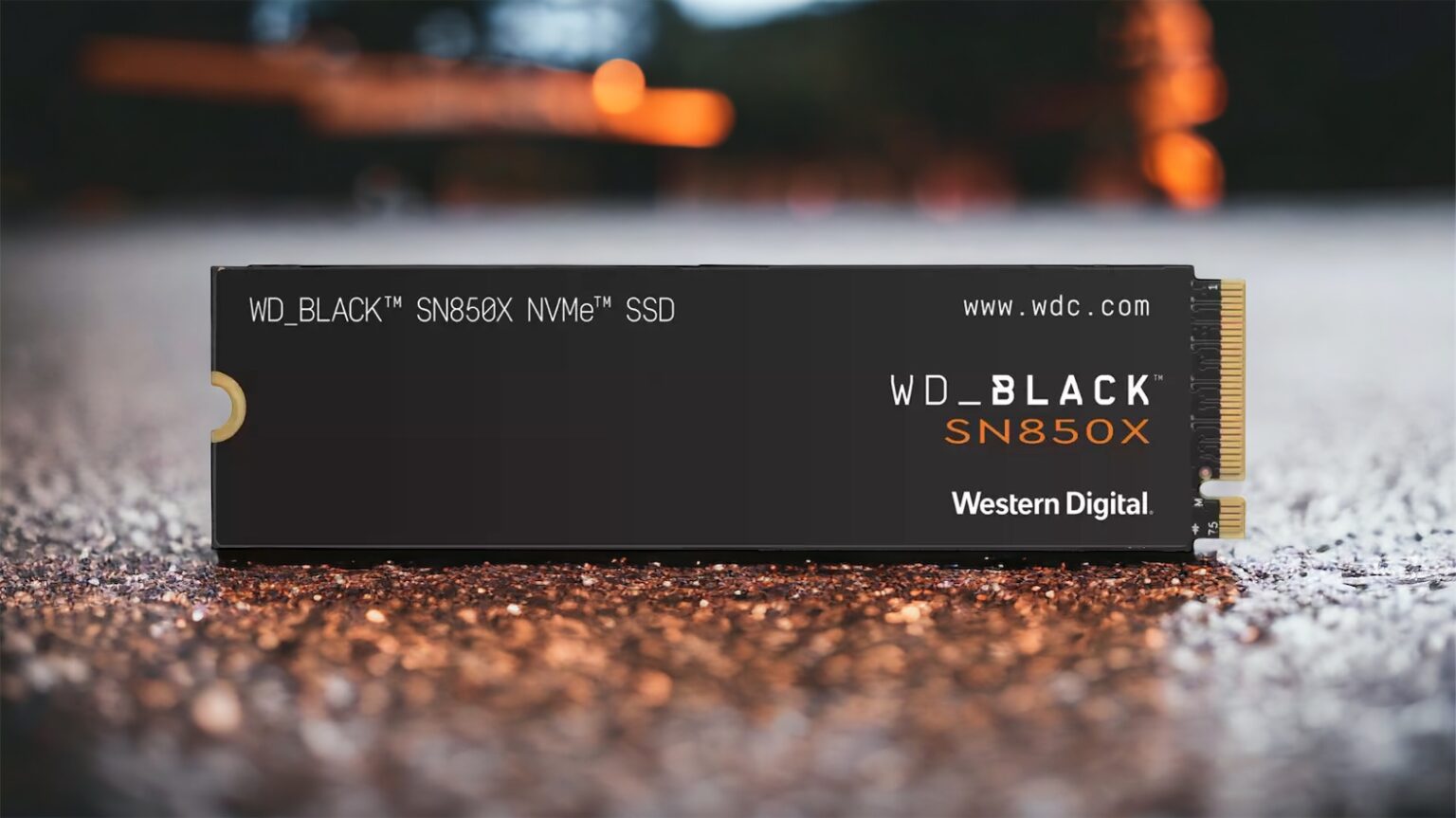 La SSD interna WD BLACK 2TB SN850X es la elección definitiva para gamers y entusiastas de la informática que buscan un rendimiento excepcional. Con una capacidad de 2TB y velocidades de transferencia de hasta 7300 MB/s, esta unidad ofrece una experiencia de juego sin igual con cargas rápidas y gráficos fluidos.