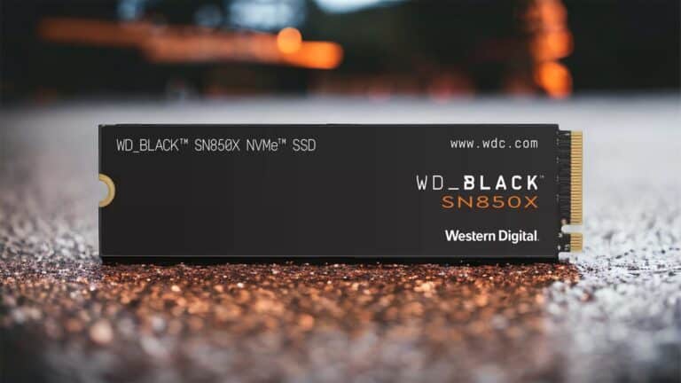 La SSD interna WD BLACK 2TB SN850X es la elección definitiva para gamers y entusiastas de la informática que buscan un rendimiento excepcional. Con una capacidad de 2TB y velocidades de transferencia de hasta 7300 MB/s, esta unidad ofrece una experiencia de juego sin igual con cargas rápidas y gráficos fluidos.