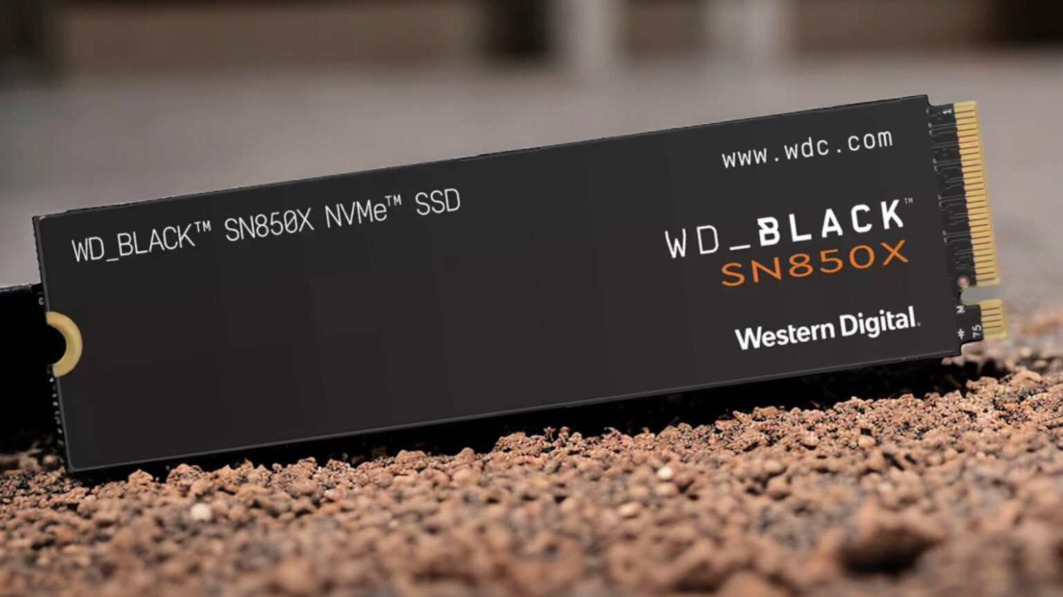 La SSD interna WD BLACK 2TB SN850X es la elección definitiva para gamers y entusiastas de la informática que buscan un rendimiento excepcional. Con una capacidad de 2TB y velocidades de transferencia de hasta 7300 MB/s, esta unidad ofrece una experiencia de juego sin igual con cargas rápidas y gráficos fluidos.