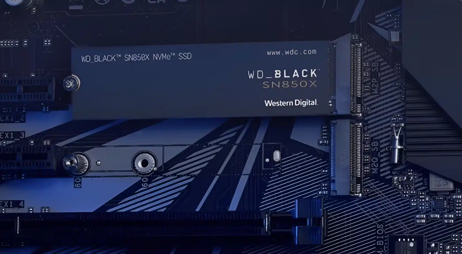 La SSD interna WD BLACK 2TB SN850X es la elección definitiva para gamers y entusiastas de la informática que buscan un rendimiento excepcional. Con una capacidad de 2TB y velocidades de transferencia de hasta 7300 MB/s, esta unidad ofrece una experiencia de juego sin igual con cargas rápidas y gráficos fluidos.