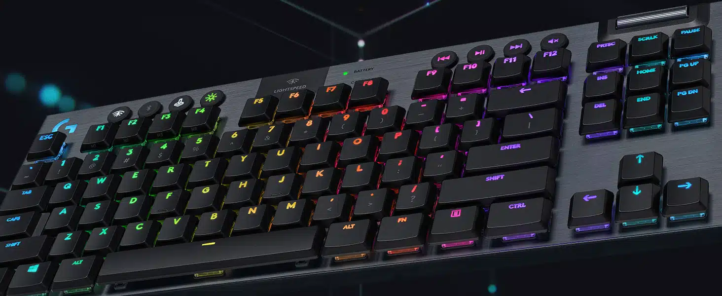 Logitech G915 TKL: vista de las teclas y la iluminación RGB